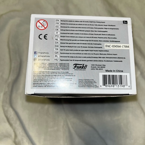 Gwenpool Deadpool’s friend toy  R us exclusive - Picture 3 of 3